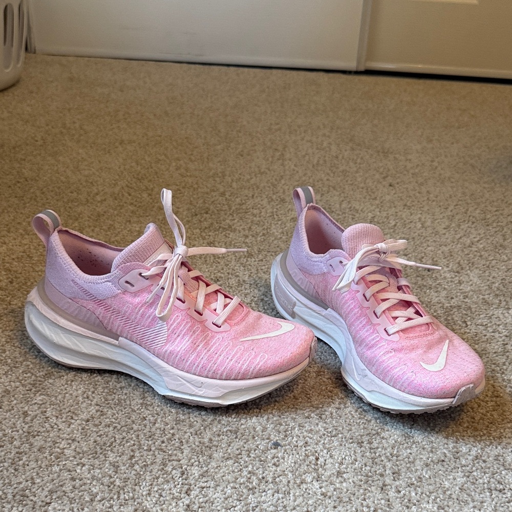 Nike Women's Light Pink Athletic Shoes